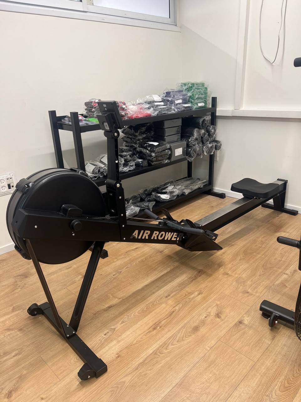 מכשיר חתירה מקצועי עם התנגדות אוויר – Air Rower