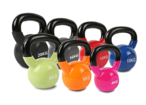 קטלבל ויניל בצבע שחור עם ציפוי עמיד, זמין במבחר משקלים, ידית אחיזה רחבה לאימון פונקציונלי וקרוספיט